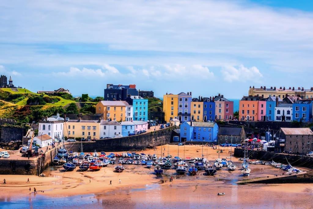 The Potting Shed Near Tenby, 100" Projector, Four Poster Bed, On-Site Hot Tub Access Via Spa Pack, Breakfast Exteriér fotografie